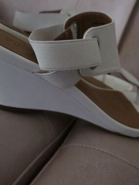 Croft & Barrow White Elastic Back Wedge Sandals